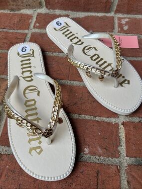 JUICY COUTURE “Sea Accents” Ivory/Gold Logo Decal Flip Flops